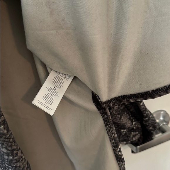 MICHAEL KORS | Women Round Neck Cold Shoulder Snakeskin Blouse, Multicolor - Picture 4 of 16